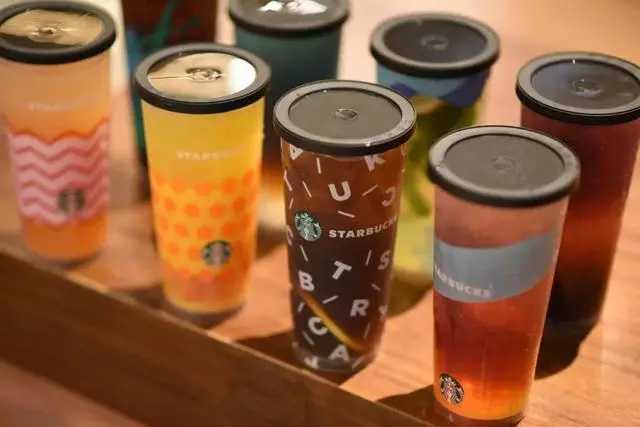 冰球革命，高效生產(chǎn)：大型杯裝冰球包裝設(shè)備助力飲料企業(yè)創(chuàng)新升級(jí)