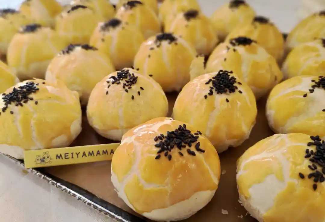 蛋黃酥月餅包裝機(jī)——傳統(tǒng)美味的現(xiàn)代封裝，守護(hù)經(jīng)典，傳遞心意