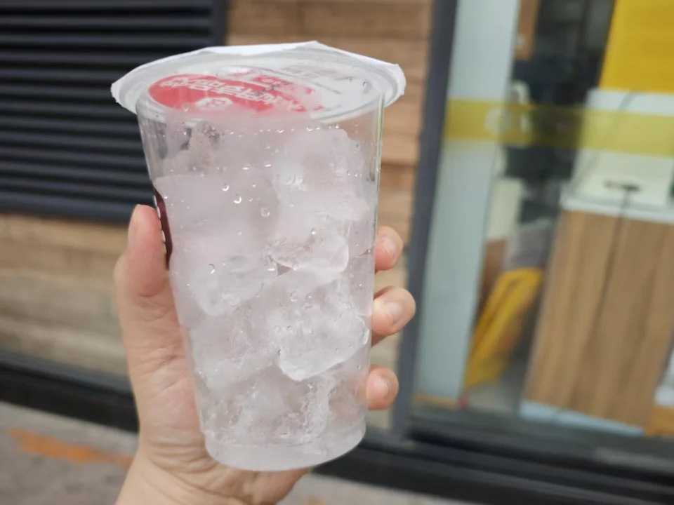 創(chuàng)新自動化冰杯生產(chǎn)線——飲品行業(yè)的革命性變革，開啟智能生產(chǎn)新時代