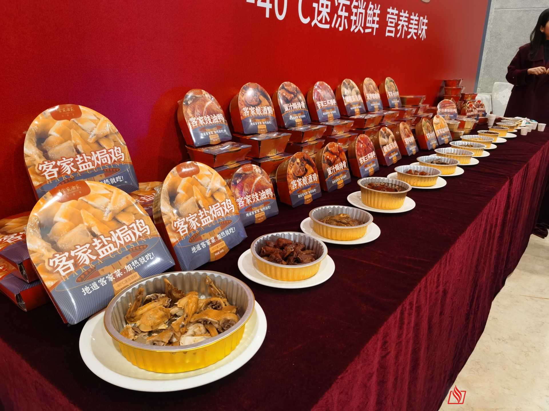 預(yù)制菜鎖鮮革命！一臺 “會呼吸” 的包裝機(jī)如何讓料理包媲美現(xiàn)做？