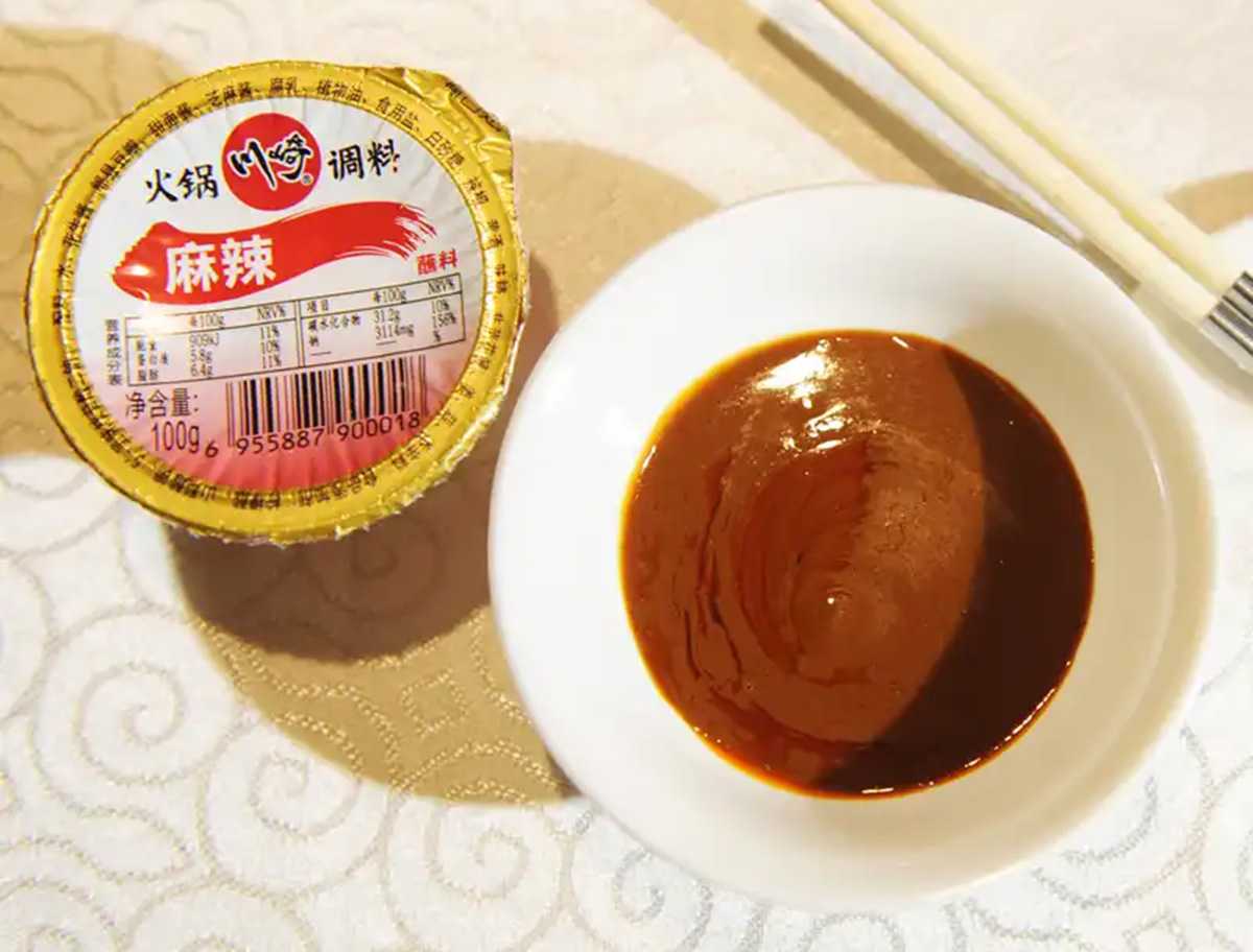 智能包裝新紀(jì)元：全自動PP杯醬料灌裝機(jī)賦能高效量產(chǎn)